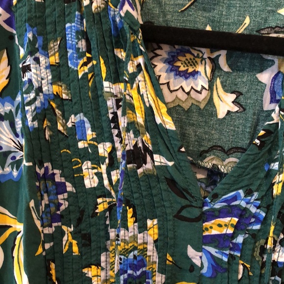 Long sleeve dark green popover top. - Picture 3 of 4